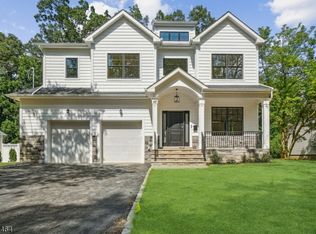 48 N Ridge Rd, Livingston, NJ 07039