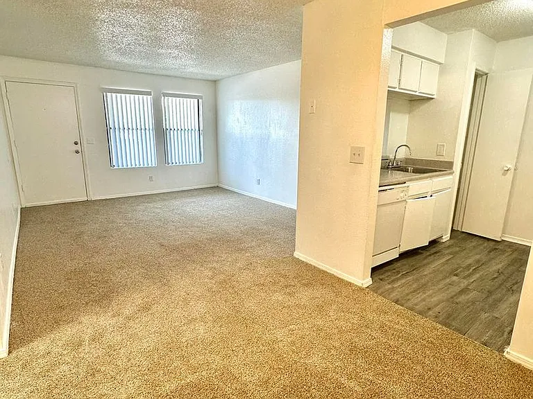 Almonte Apartments — Photo 33