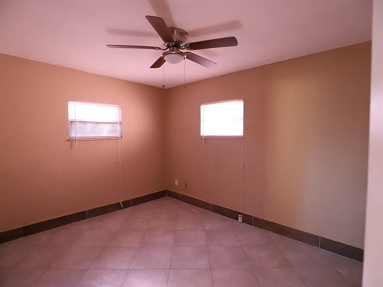 4124 Flamingo Dr — Photo 9