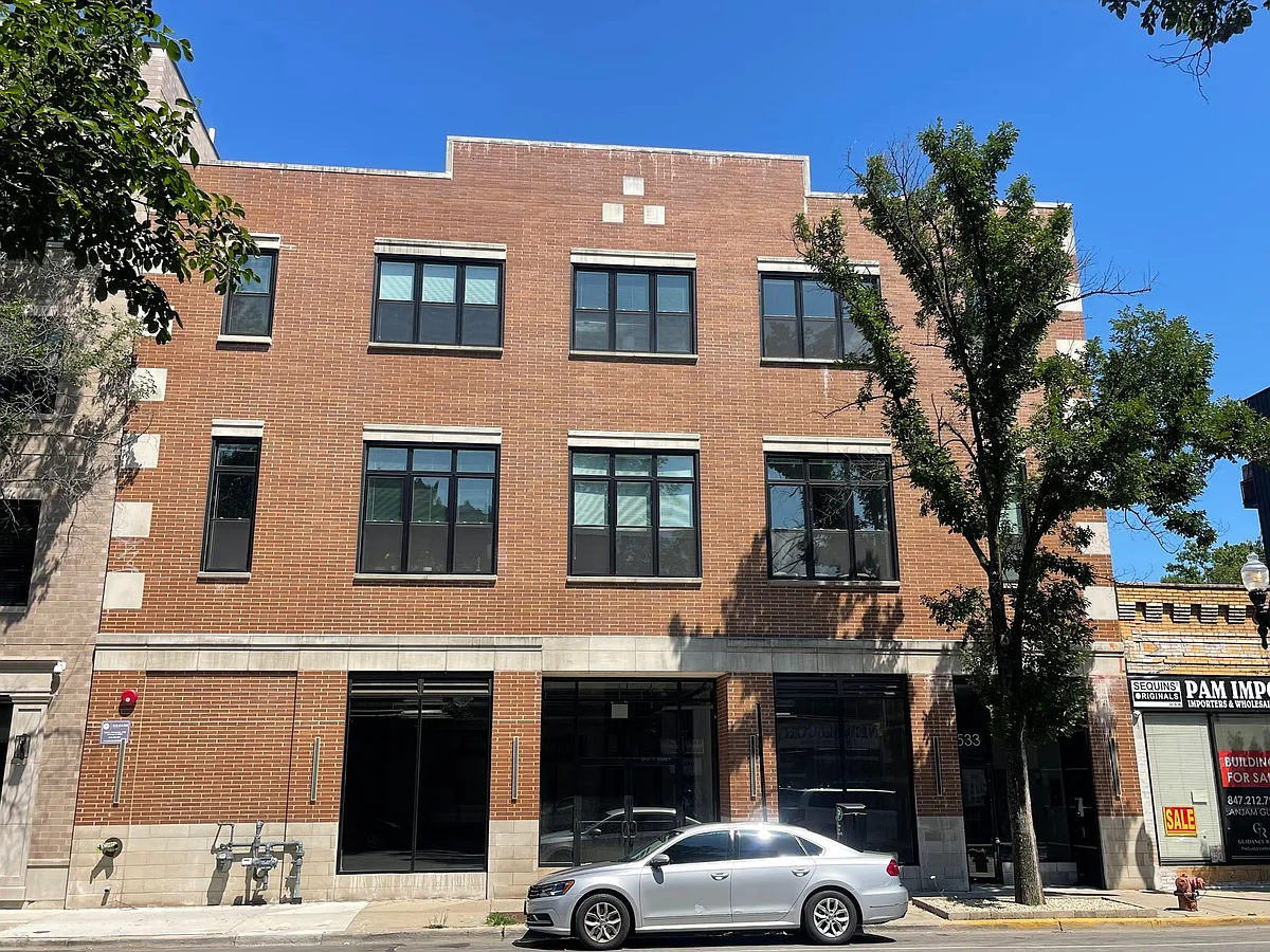 Building Photo - 4533 N Clark St