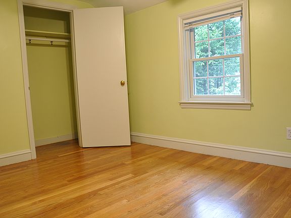 5th image of 34 Garden City Dr