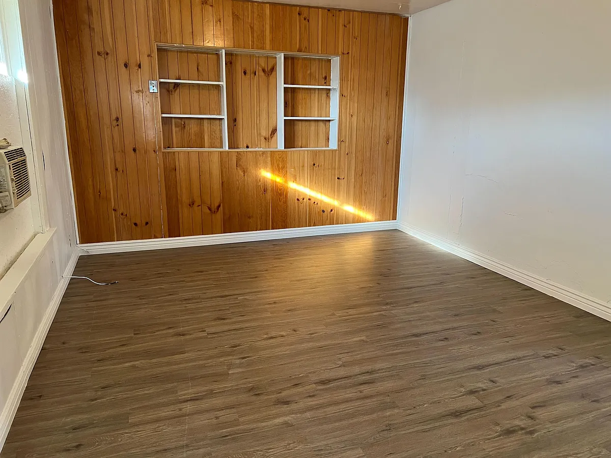 Building Photo - 709 E St #1