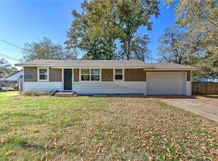 583 Smith St, Pea Ridge, AR 72751