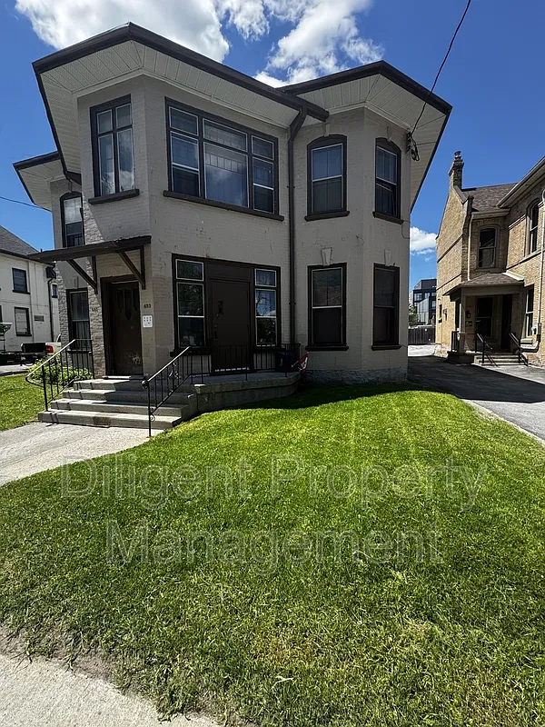 4 bed, 1.5 bath, $2,800 — Photo 1