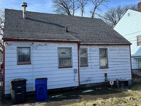 2nd image of 3337 E 147th St