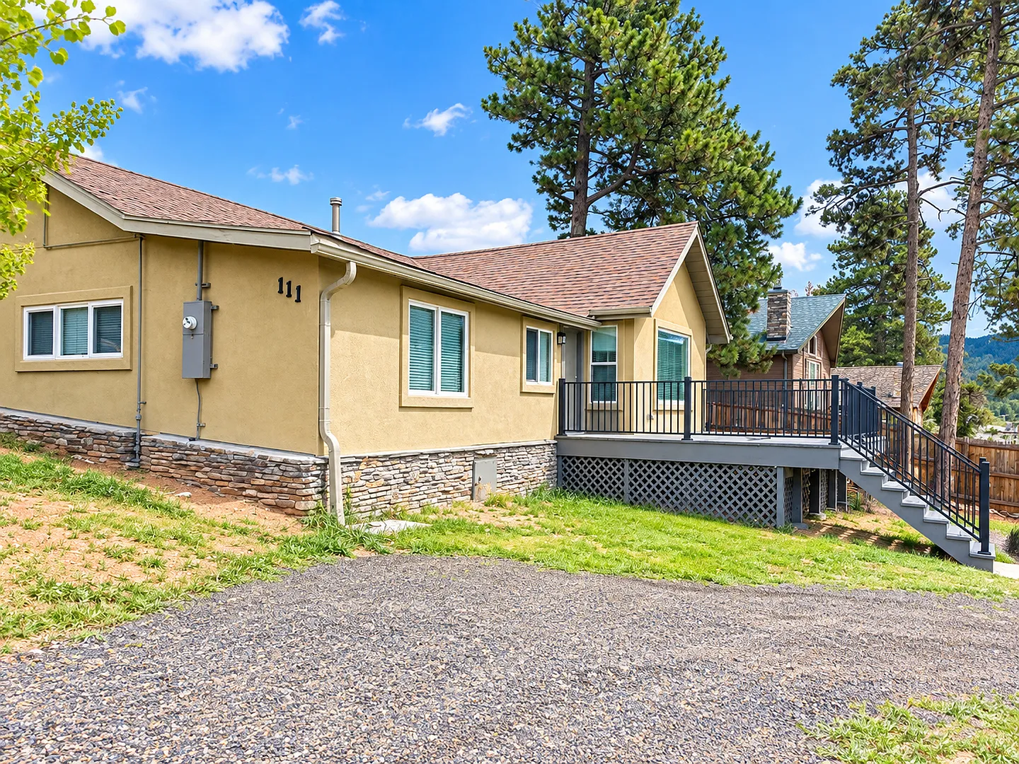 Fully Updated 2 Bed 1 Bath in Woodland Park! — Photo 2