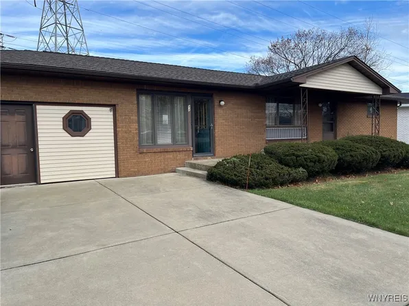 94 Circle Ln, Lackawanna, NY 14218