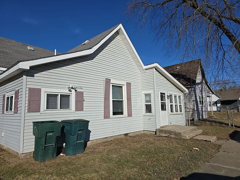 1506 W 10th St — Photo 14