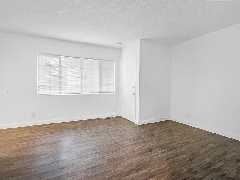 Westminster Apartments — Photo 17