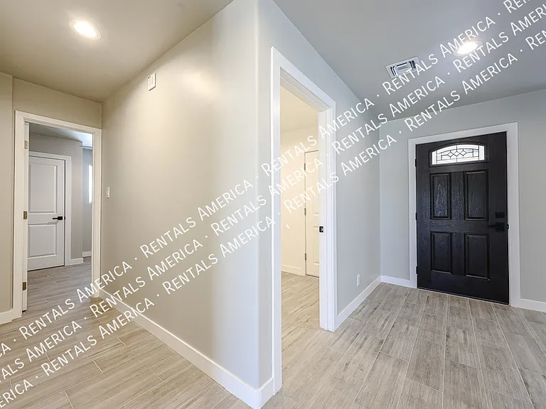 1704 E Pickrell Dr — Photo 16