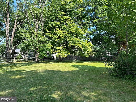 3rd image of 1252 Hoffman Rd
