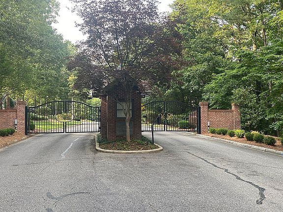 2nd image of 450 N Lake Rd
