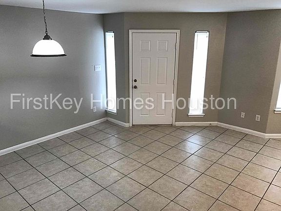 2nd image of 3017 La Estancia Ln