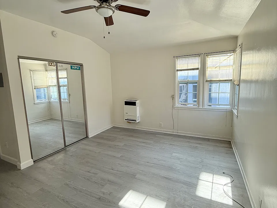 143 S Commonwealth Ave #3/4