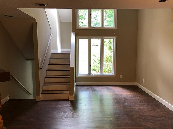 3rd image of 115 Beechnut St APT F9