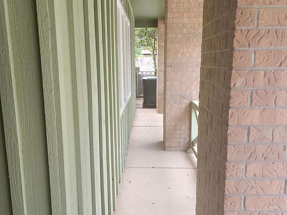 4th image of 1017 N Country Club Cir