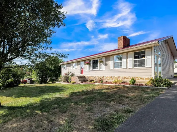 956 Hubbard Town Rd, Honaker, VA 24260