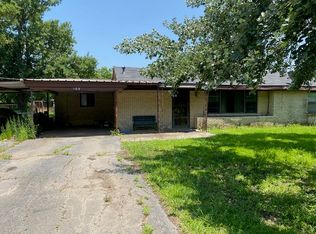 103 E Main St, Windom, TX 75492