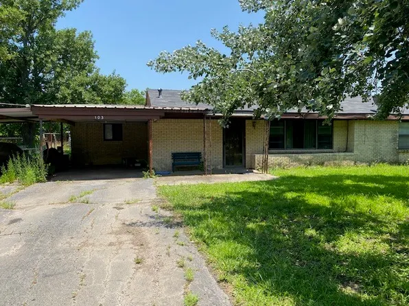 103 E Main St, Windom, TX 75492