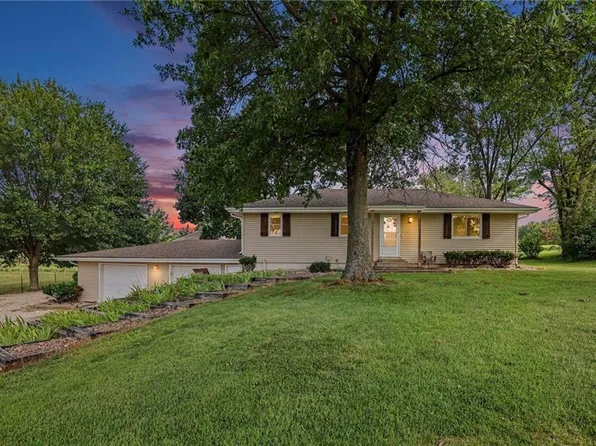 13744 Archer Rd, Bonner Springs, KS 66012