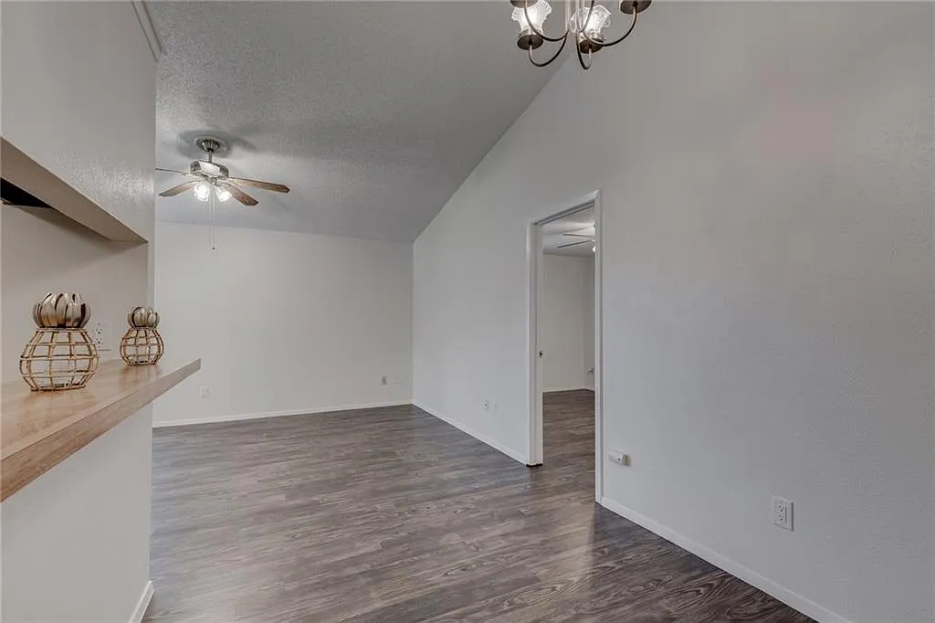 2 bed, 1821 sqft, $1,595 — Photo 3