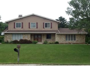 13040 W Crawford Dr, New Berlin, WI 53151