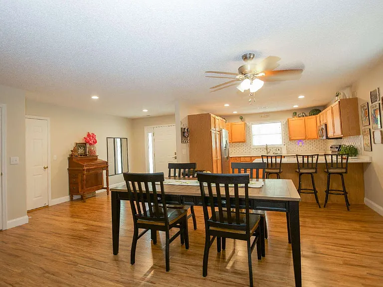 225 Adams Cir — Photo 12