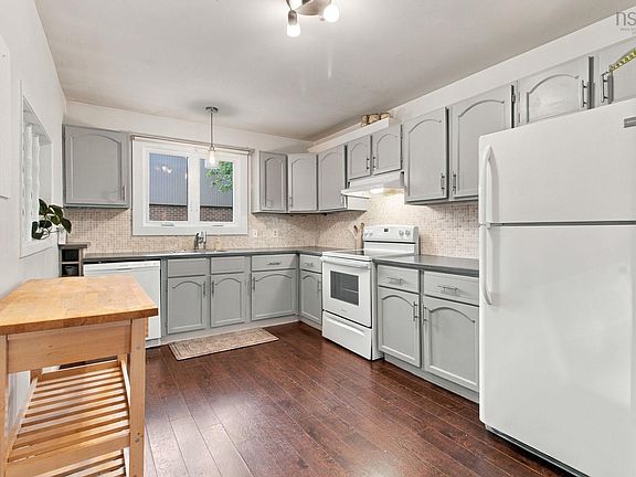 4th image of 14 Hanover Ct