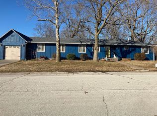 500 Oak Ln, Mount Vernon, MO 65712