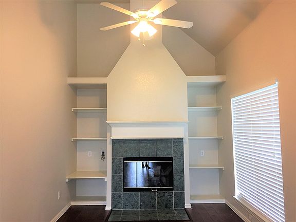 2nd image of 904 Park Row Cir