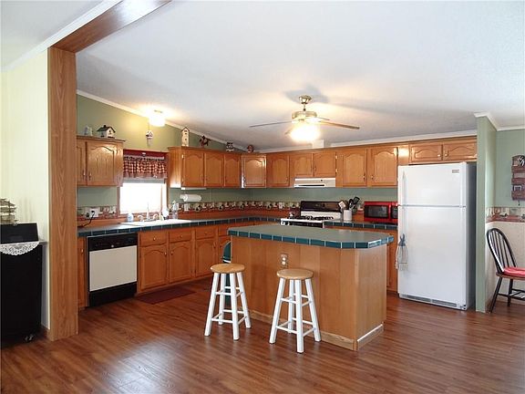 2nd image of 515 Rockview Dr