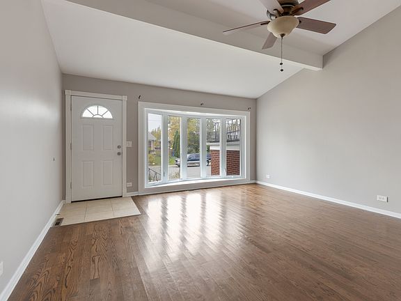 4th image of 8921 Robin Dr
