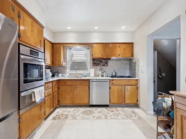 13-62 145th Place image 8 of 32