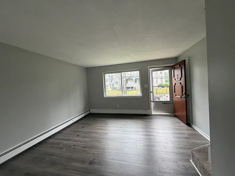 1054 Bank St #12F — Photo 6