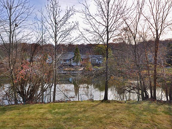 4th image of 8 Lakeside Ave