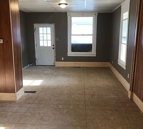 3rd image of 201 E Kendall St