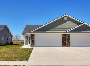 1503 Fair View Dr, Dallas Center, IA 50063