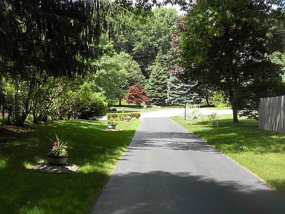 2nd image of 8 Walsh Ln