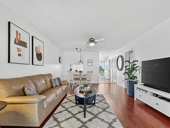 3rd image of 2724 N Garden Drive #403