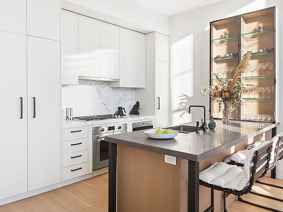 5th image of 438 E 12th St #Penthouse F