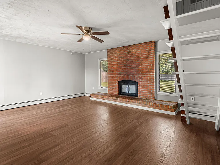 305 N Park Dr — Photo 5