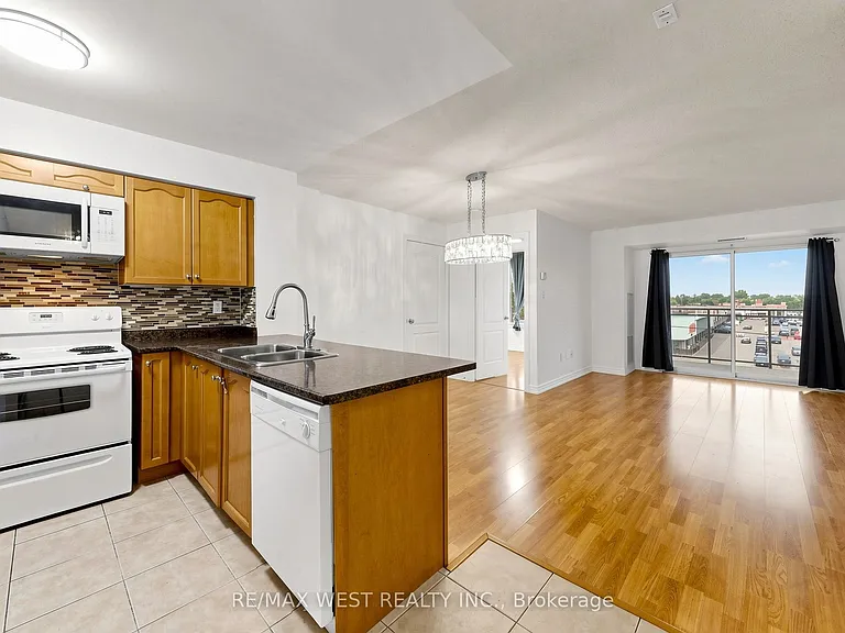 2772 Keele St #505 — Photo 10