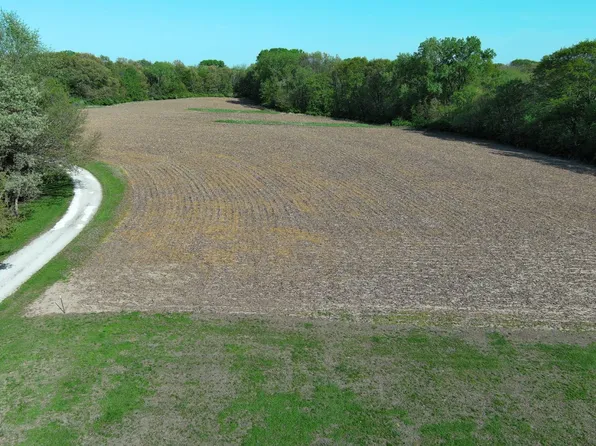 106 Lakeview Dr, Colona, IL 61241