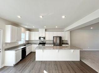 2113 Rivers Dr, Newark, DE 19702