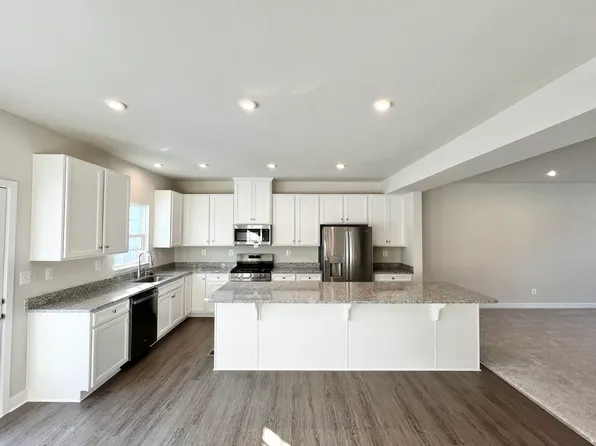 2113 Rivers Dr, Newark, DE 19702