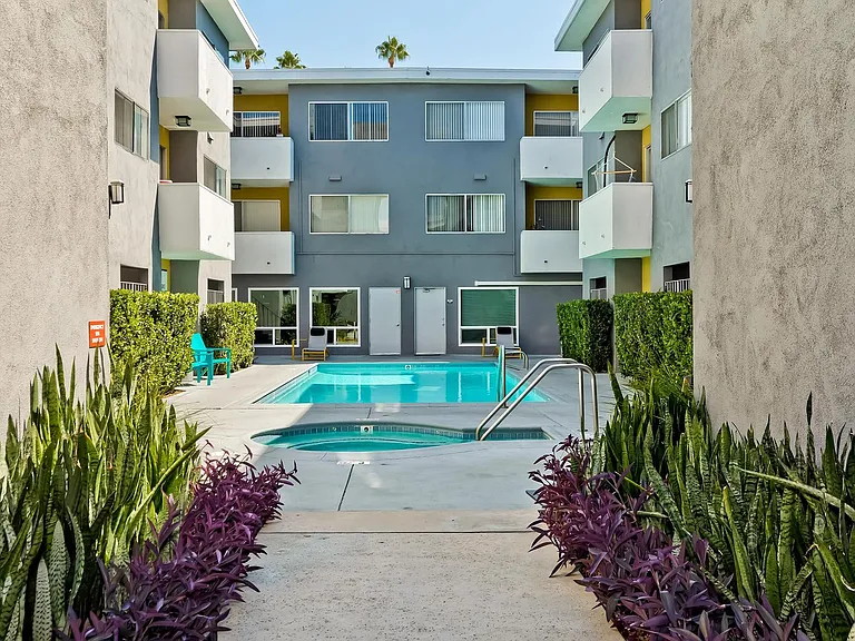Addison Arms Apartments — Photo 5