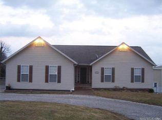 610 Thompson Ln, Pocahontas, IL 62275