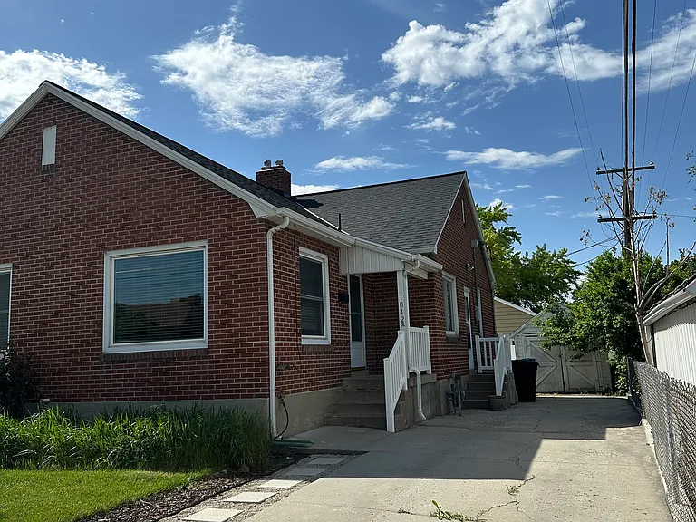 1042 E Lorraine Ave — Photo 19