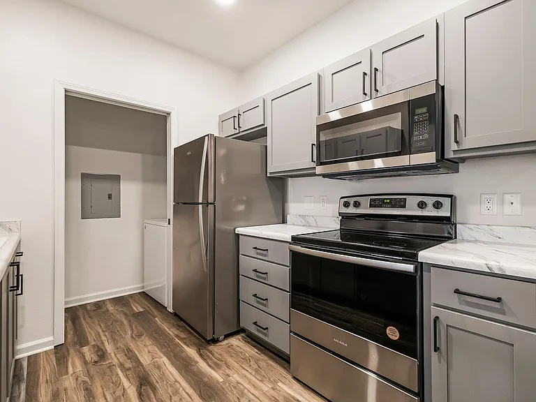 Sterling Oaks Luxury Apartments — Photo 46