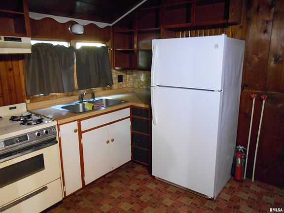 2nd image of 13 Hickory Grv